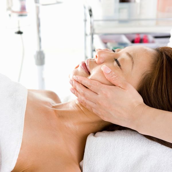 西東京のひばりヶ丘でたるみを解消して小顔を目指しませんか